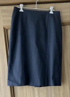 【ナチュラルビューティベーシック】黒 膝丈タイトスカート スリットブラックM