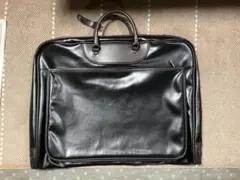 黒い合成皮革スーツバッグ