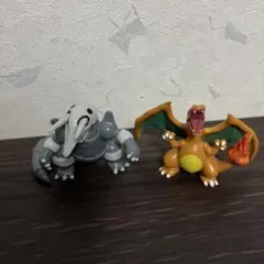 ポケモン　モンコレ　１種　ボスゴドラ　リザードン　フィギュア