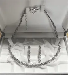 ネックレスとイヤリングセット