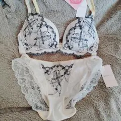 チュチュアンナ　運命のブラ　上下 ブラ＆ショーツ くっきり谷間 D70 新品