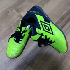 Umbro フットサルシューズ