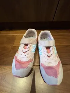 ニューバランス　キッズ　スニーカー