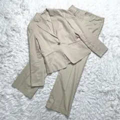 ほぼ未使用　コムサイズム　パンツスーツ　ベージュ　上L 下M