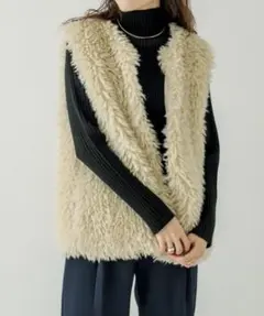 mystic/ミスティック　フェイクファー　ベスト　アイボリー