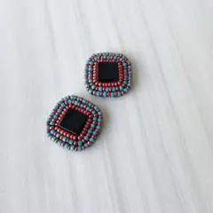 シンプル ◆ ブラックスクエア レッド ビーズ刺繍 ピアス/イヤリング