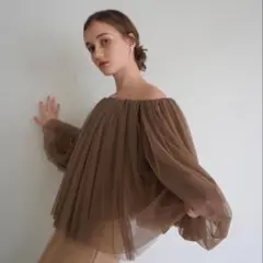 新品タグ付き】acka tulle shirring blouse アイボリー - メルカリ