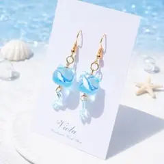 ピアス/イヤリング】猫と風鈴 尻尾が揺れる 金魚 夏 冷 涼 ブルー