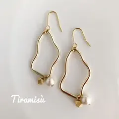 変形ウェーブフープ×パール&メタルピアスorイヤリング