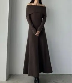ブラウン オフショルダー ニットワンピース