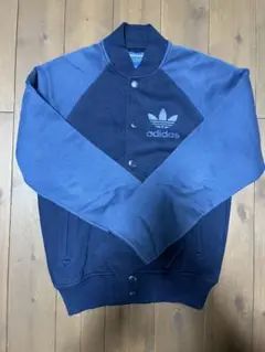 adidas アディダス　パーカー XSサイズ