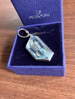 ★SWAROVSKIスワロフスキー ピアス【片耳用】多面体カット　ライトブルーのサムネイル