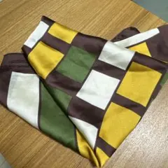 幾何学模様 シルク風スカーフ