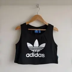 adidas クロップド丈 タンクトップ 黒