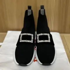 プラスダイアナ　クリスタルバックル ニットソックススニーカーブーツ　25.0