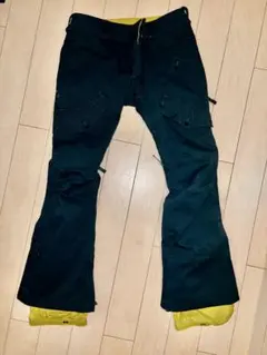 【最終値下げ】BURTON スノーボードパンツ Sサイズ 深緑