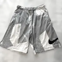 NIKE ショートパンツ グレー 総柄のサムネイル