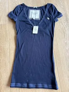 Abercrombie & Fitch ネイビー VネックTシャツ