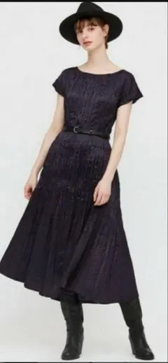 サテンツイストプリーツワンピース