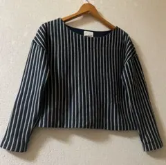 【美品】コットン素材、柔らかでしっかりとした質感、ショート丈ストライプ柄トップス