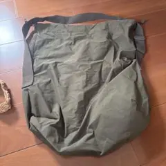 オリーブグリーン ショルダーバッグユニセックス