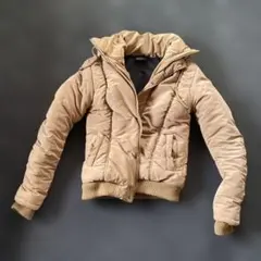 ベージュ ダウンジャケット フード付き