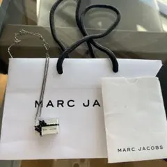 MARC JACOBS ミニチュアギフトボックスネックレス
