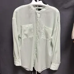 薄い緑色 ストライプ柄 ボタン付きシャツ