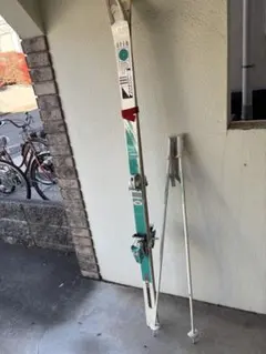 ロシニョールスキー板とストック