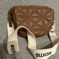 ブラウン キルティングショルダーバッグ