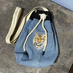 Item thumbnail for item ec069a0c-9d0c-4ac8-a36a-328417d2a0fc