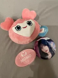 twice モモ　モブリーバッグチャーム　ネームバッジ　缶バッジ　セット