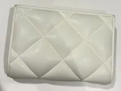CHARLES & KEITH 二つ折り財布のサムネイル