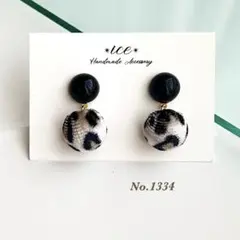 1334◆ブラックカボション　レオパード　小ぶり　ハンドメイドピアス　イヤリング