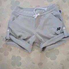 YONEX ライトグレー ショートパンツ