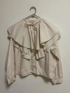 ems exciteフリル付き長袖シャツ（ピンクベージュ）