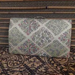 とても素敵な和装バッグ⭐花柄刺繍⭐ クラッチバッグ⭐細工の良い金属