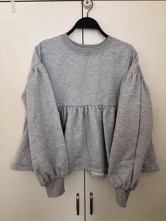 しまむら chicoさんコラボ フリル付きグレーのスウェット トップス ＬＬ