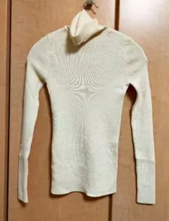 UNIQLO　タートルネック　ニット　白