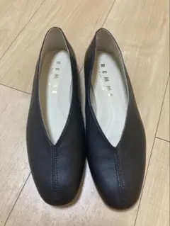 REMME Vカット ブラック パンプス フラットシューズ　36 23cmのサムネイル