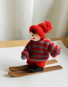 スウェーデン　ハンドメイド スキーするトムテ(妖精)