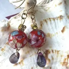 赤と青の模様のガラス製ピアス507