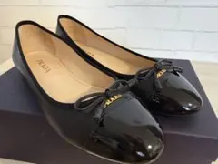【極美品・箱付】PRADA プラダ リボン エナメル パンプス 黒23.5cmのサムネイル