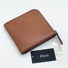 Dakota 折り財布　L字　コンパクトウォレット　レザー　茶　ロゴ型押しのサムネイル