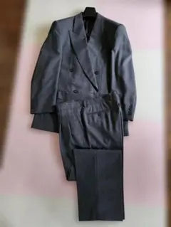 LANVIN CLASSIQUE ダブルのスーツ　秋冬物グレーのサムネイル