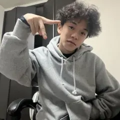 グレー フード付きパーカー