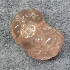 C66　フローライト　貔貅（貫通穴）雄　17✕24ミリ