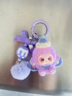 紫色キャラクターキーホルダー