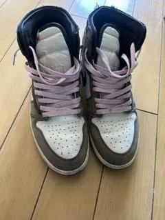 Travis Scott × Nike Air Jordan 1