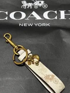 週末SALE】COACH トリガースナップバッグチャーム ストロベリー | Mercari